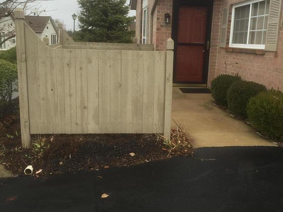 4th image of 2053 Farmbrook Cir