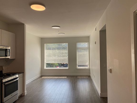 3rd image of 475 William St #310