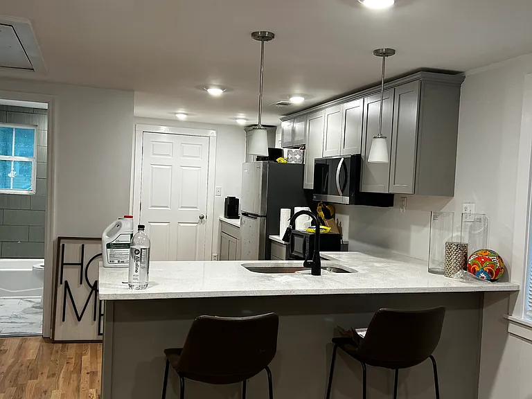 2202 Harden St — Photo 3