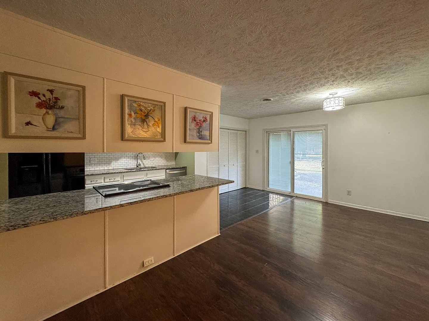 Spacious 3 Bed 2 Bath Ranch with Fenced Yard — Photo 4