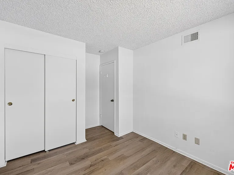 19221 Sherman Way #40 — Photo 19