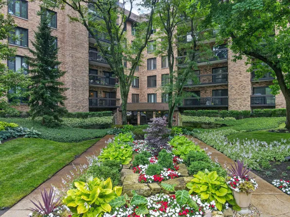 1831 Mission Hills Rd APT 106, Northbrook, IL 60062