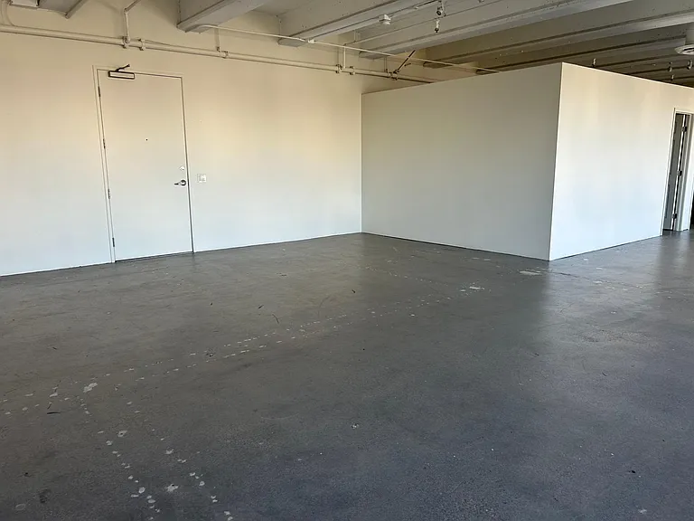 2404 Wilshire Blvd #7E — Photo 2