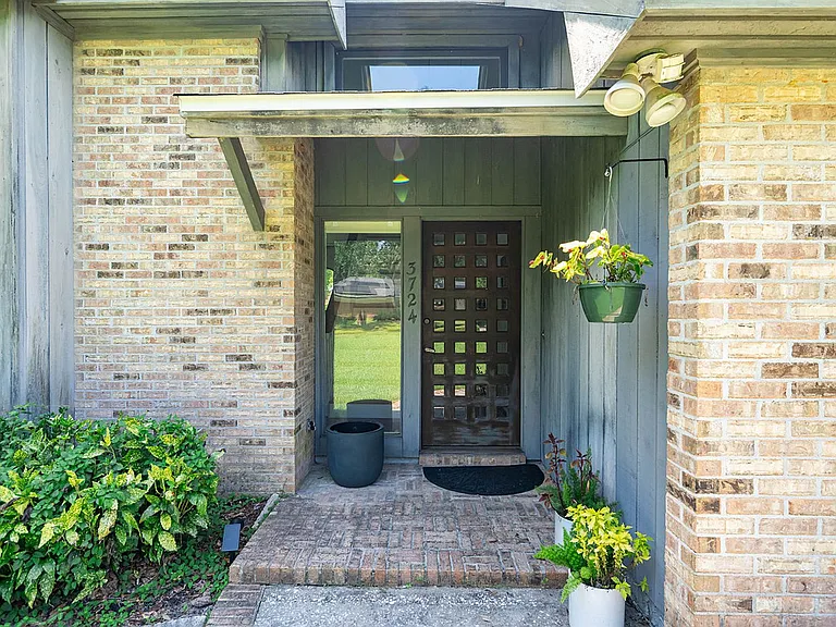 3724 Longchamp Cir — Photo 50