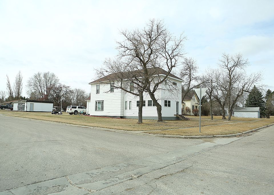 1st image of 620 2nd St S