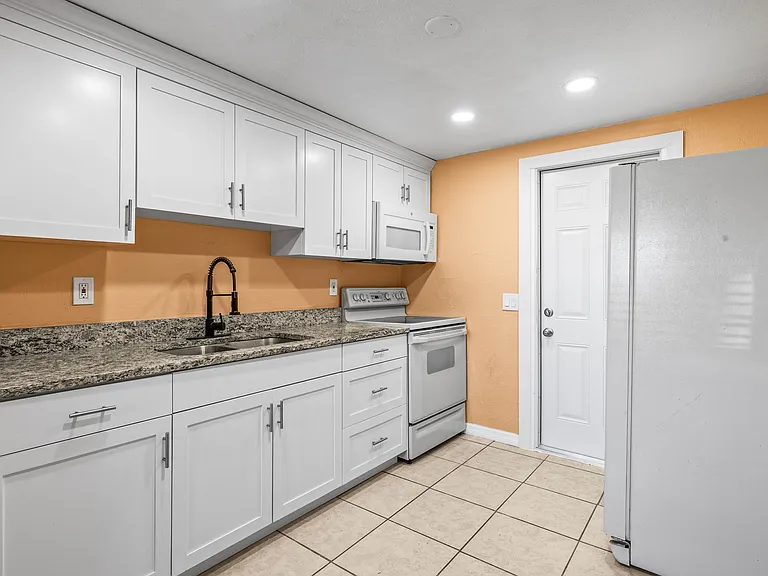 2137 Ranchita Trl — Photo 3