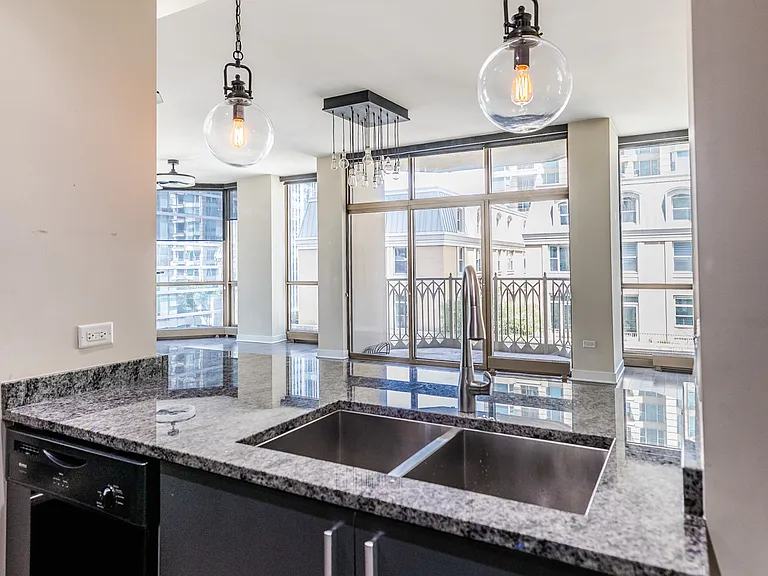 21 E Huron St #1207 — Photo 5