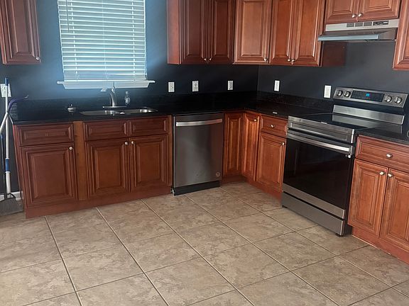 2nd image of 1823 Saint Maurice Ave #1823