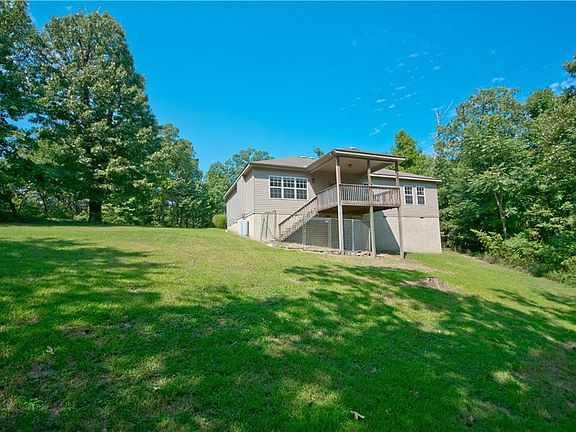 4th image of 16 Berkshire Dr