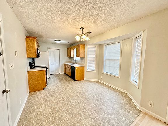 3rd image of 417 Faulkner Dr
