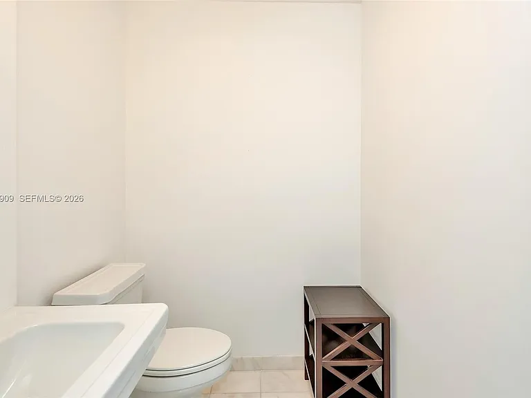 50 S Pointe Dr #2007 — Photo 22