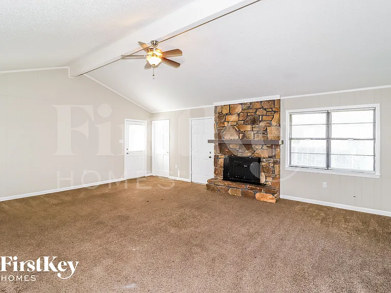 6052 Scarlet Leaf Dr — Photo 3