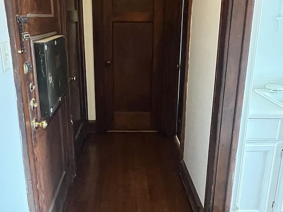 3rd image of 3059 S Kinnickinnic Ave #5