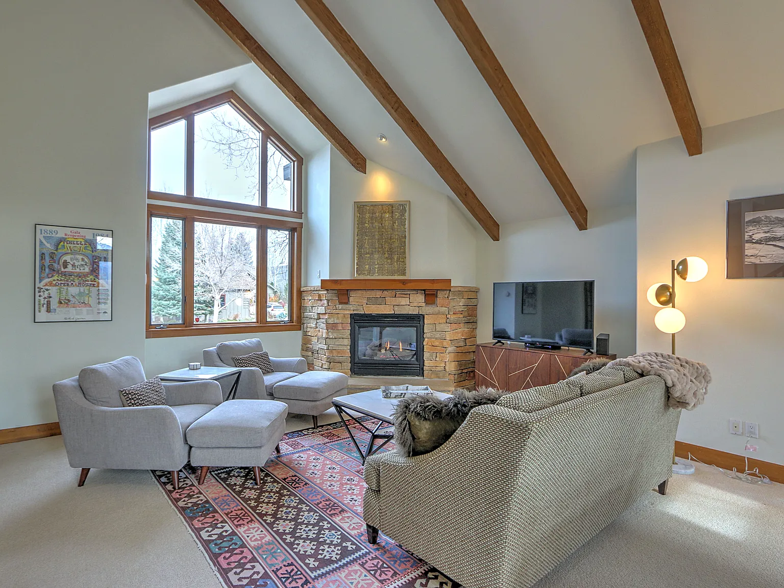 4 bed, 3334 sqft, $8,750 — Photo 2