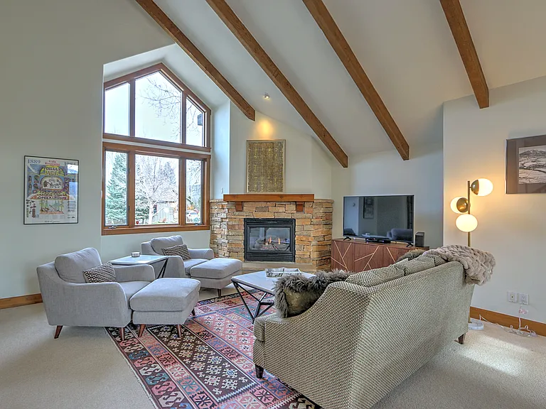 408 Settlement Ln — Photo 2