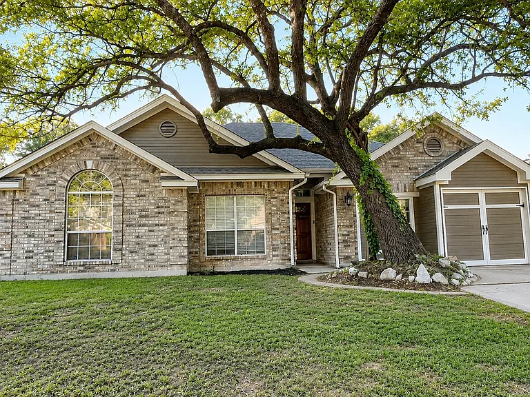 306 N Mount Rushmore Dr — Photo 1
