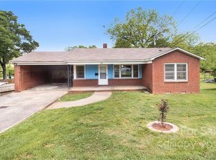 718 Dogwood Dr, Lincolnton, NC 28092