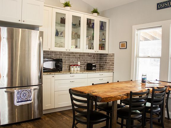 5th image of 226 Park Cir N