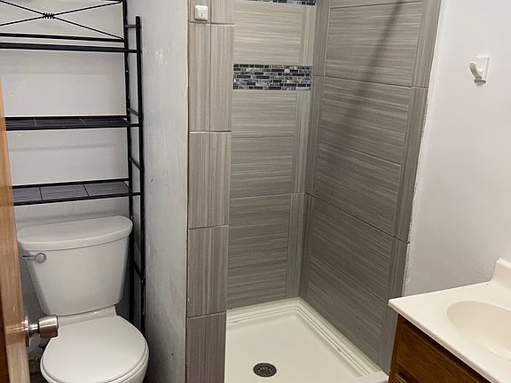 Main level bath