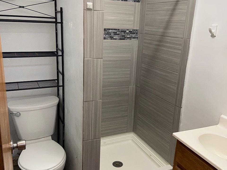 Main level bath