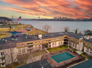 1111 River Rd APT G4, Edgewater, NJ 07020