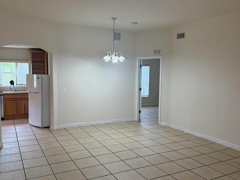 1352 Gem Cir #27 — Photo 2