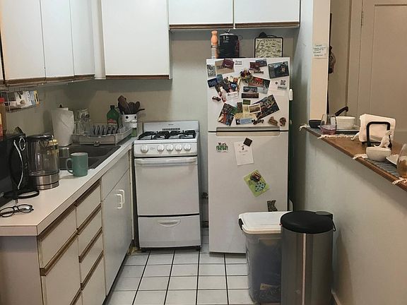 3rd image of 3727 N Pine Grove Ave APT 104