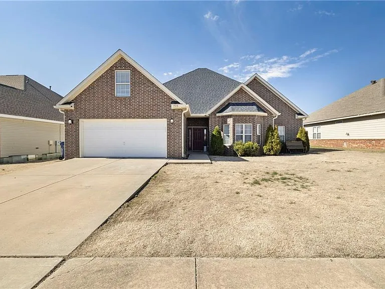 1406 N Latisha Ln — Photo 1