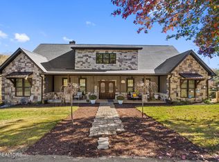 975 Lake Smoky Rd, Sevierville, TN 37876