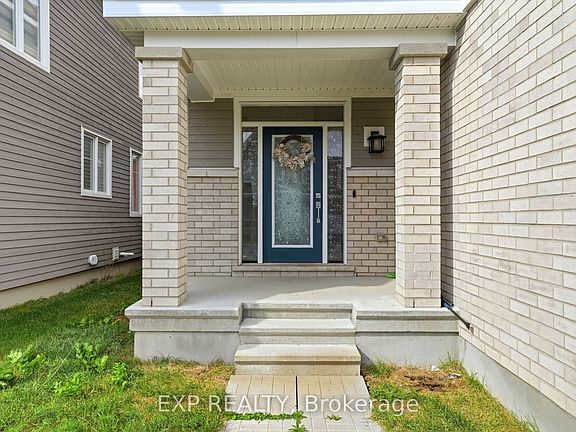 2nd image of 104 Hackamore Cres