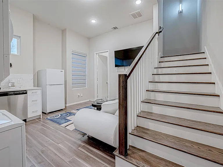 5722 Cullen Blvd #A — Photo 4