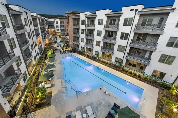 Overture Barrett 55+ Active Adult Apartment Homes — Photo 23