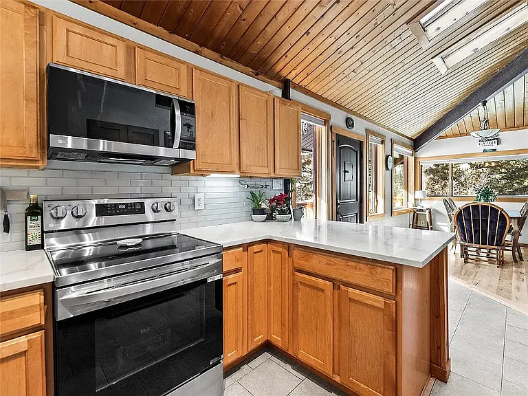 202 Doris Dr — Photo 12