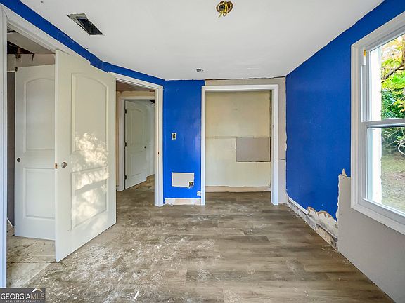 4th image of 918 S Railroad Ave
