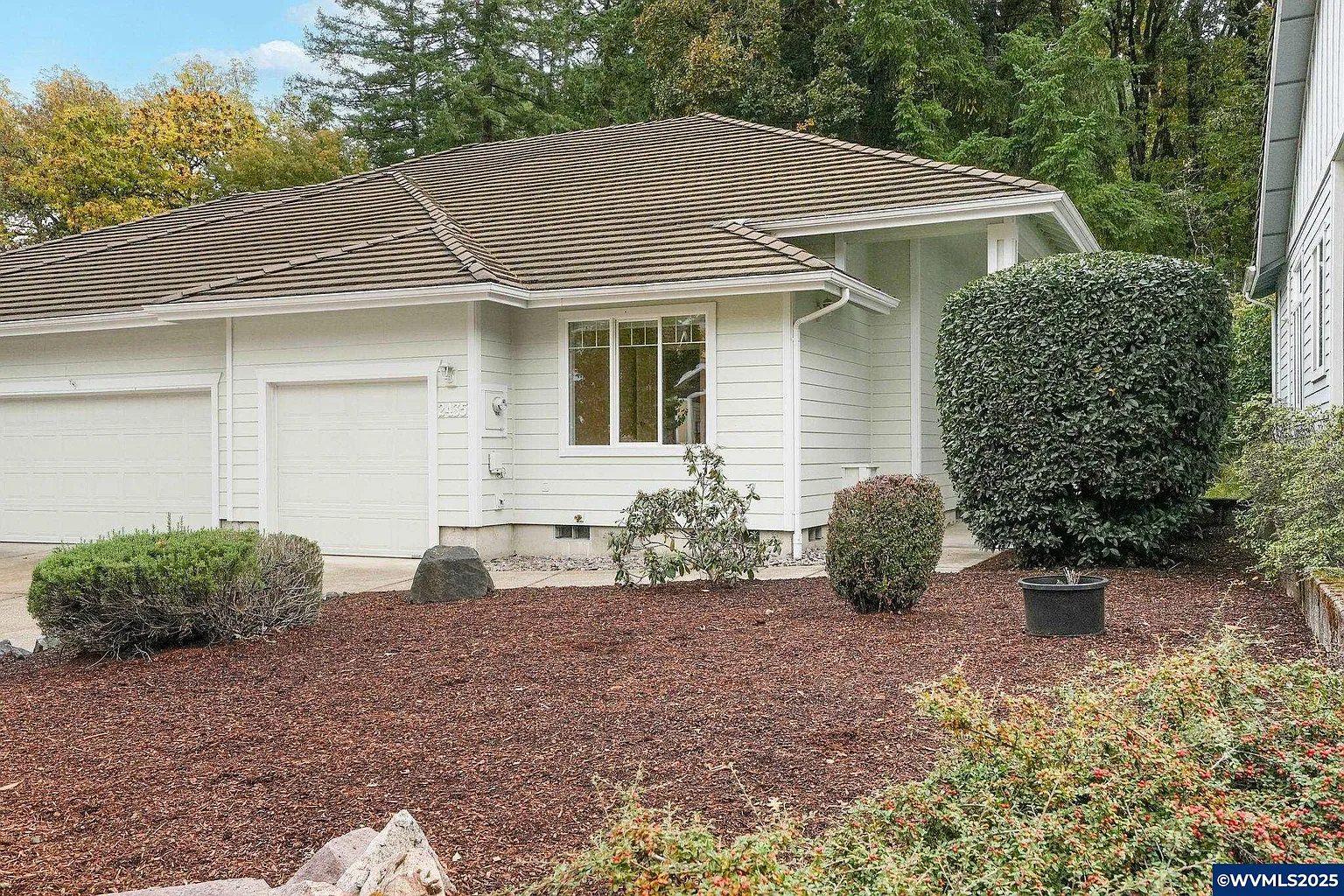 2435 NW Hummingbird Dr photo 1