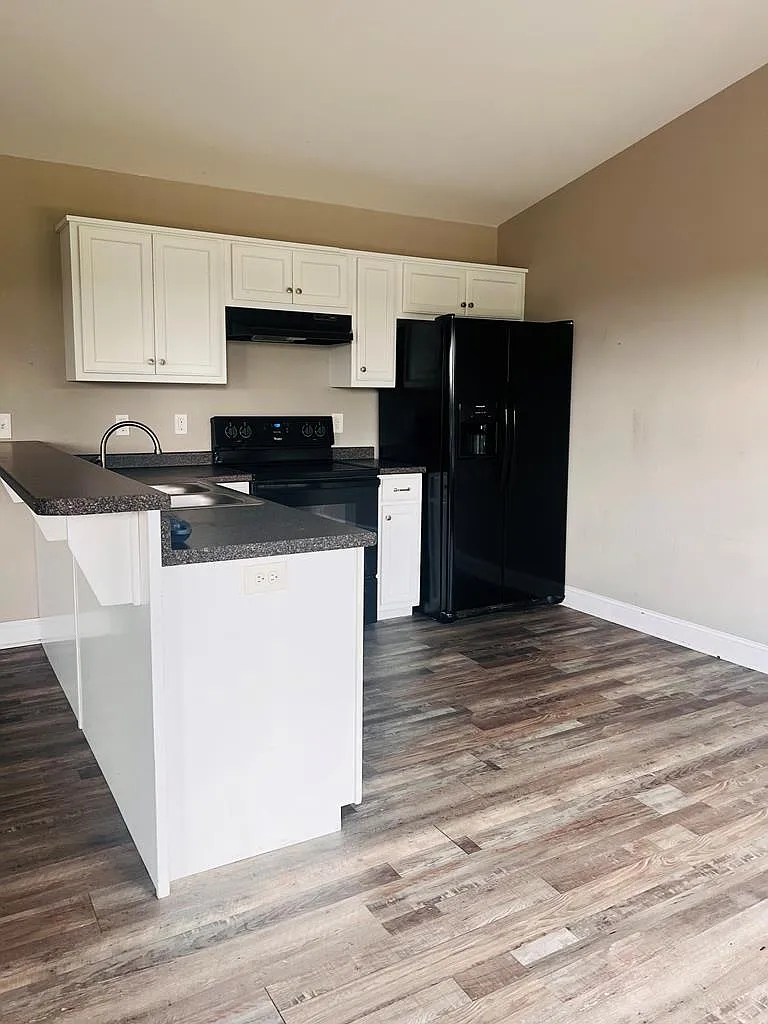 2 bed, $1,300 — Photo 2