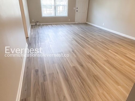 5th image of 483 Ellenwood Dr