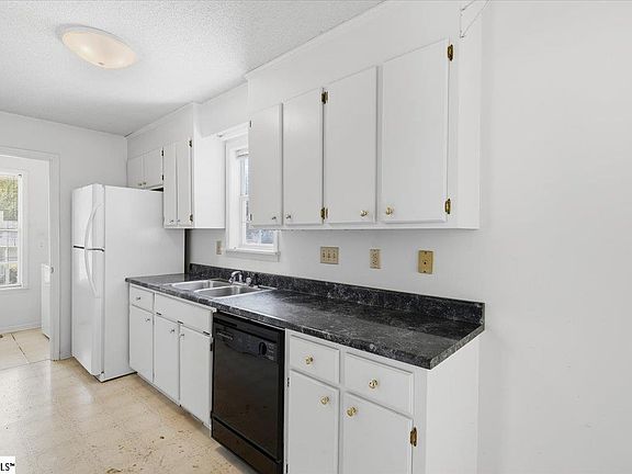 4th image of 1024 Summit Dr