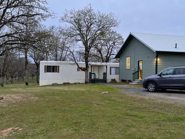 13850 Perry Rd, Central Point, OR 97502