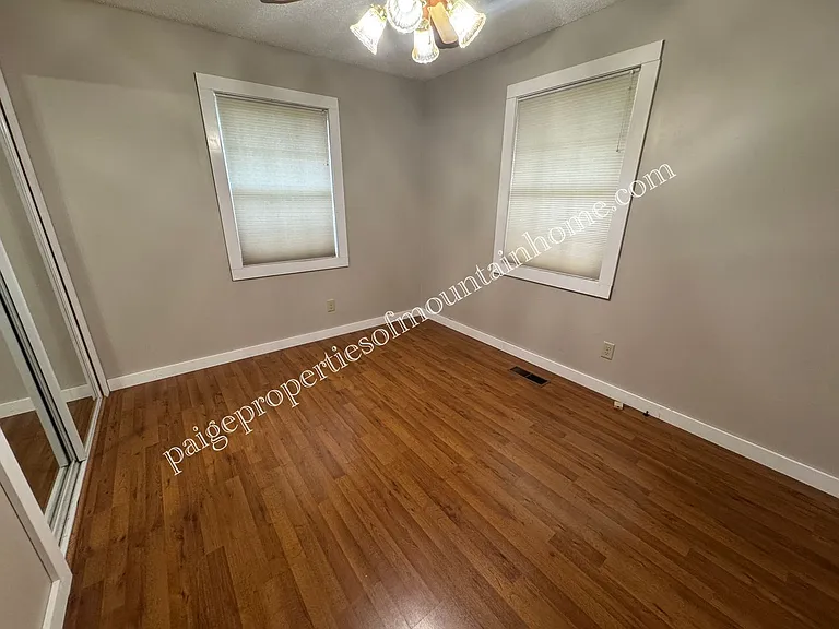 106 Parkview Cir — Photo 17