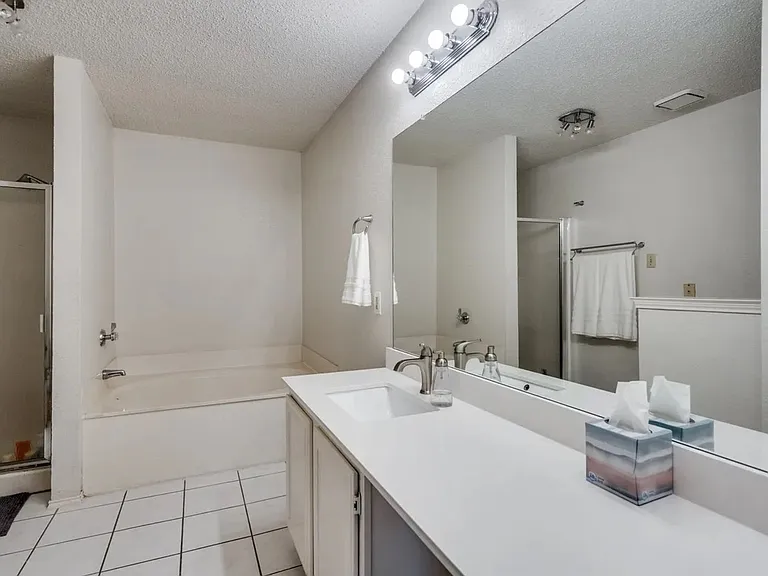 606 Bandera St — Photo 8