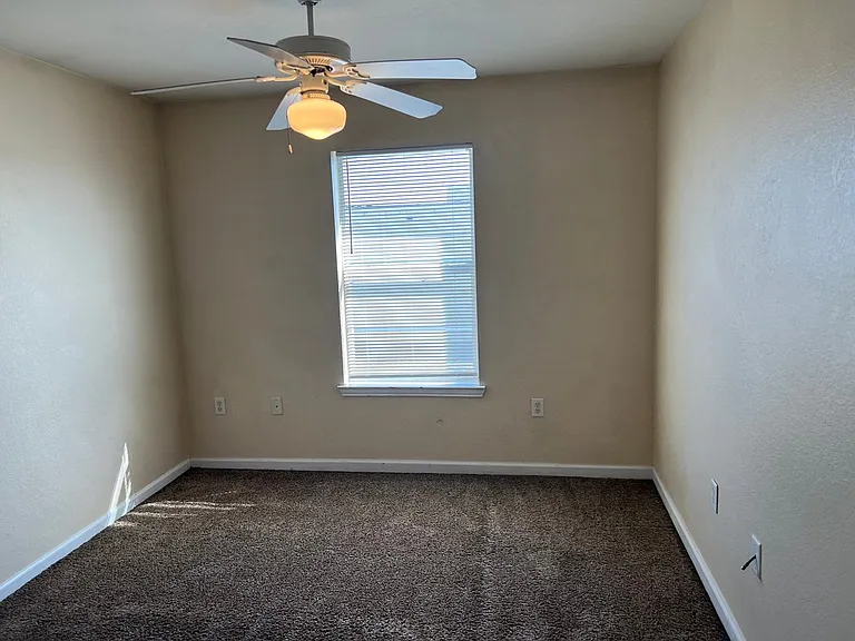 1028 Anniston Ct — Photo 12