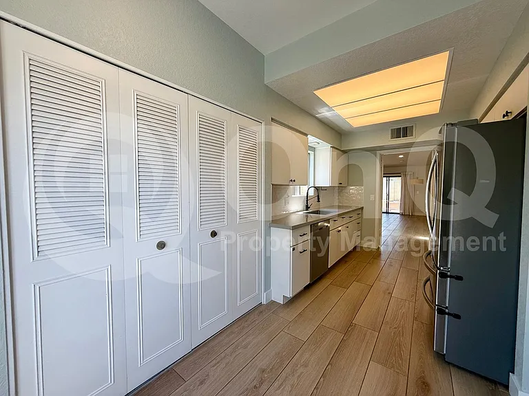 4322 N 28th Way — Photo 3