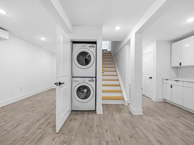 234 Webster Ave #1R — Photo 14