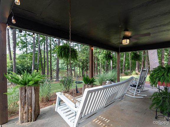3rd image of 3050 Bobbie Ln
