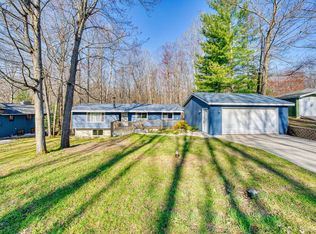 528 Oak Ridge Dr W, Traverse City, MI 49685