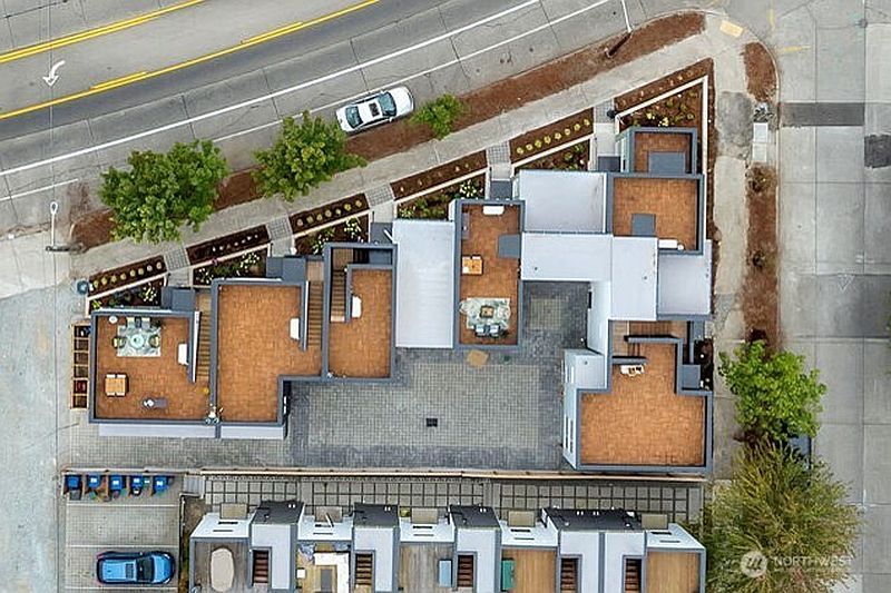 4th image of 6400 Fauntleroy Way SW