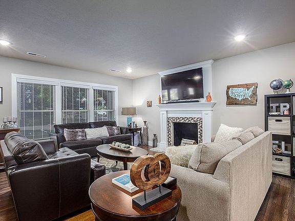 Spacious Living Room!