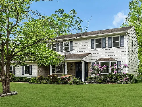 321 Marc Dr Photo 1