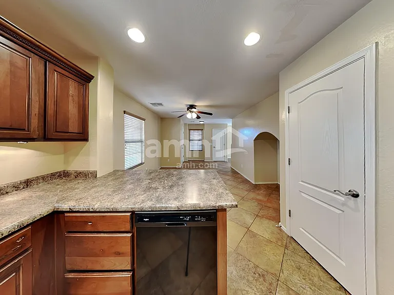 2727 E Bart St — Photo 4